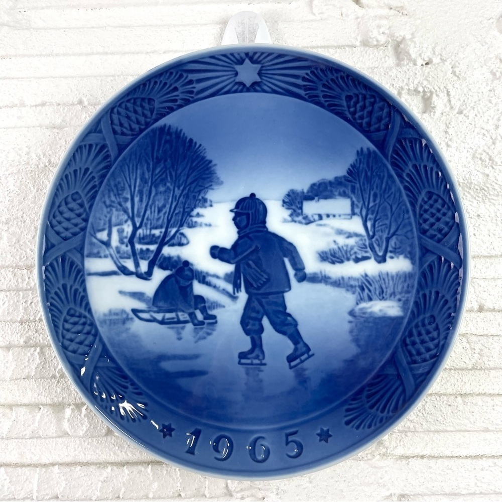 Royal Copenhagen Denmark Vintage Christmas Plate 1965 Kai Lange Little Skaters